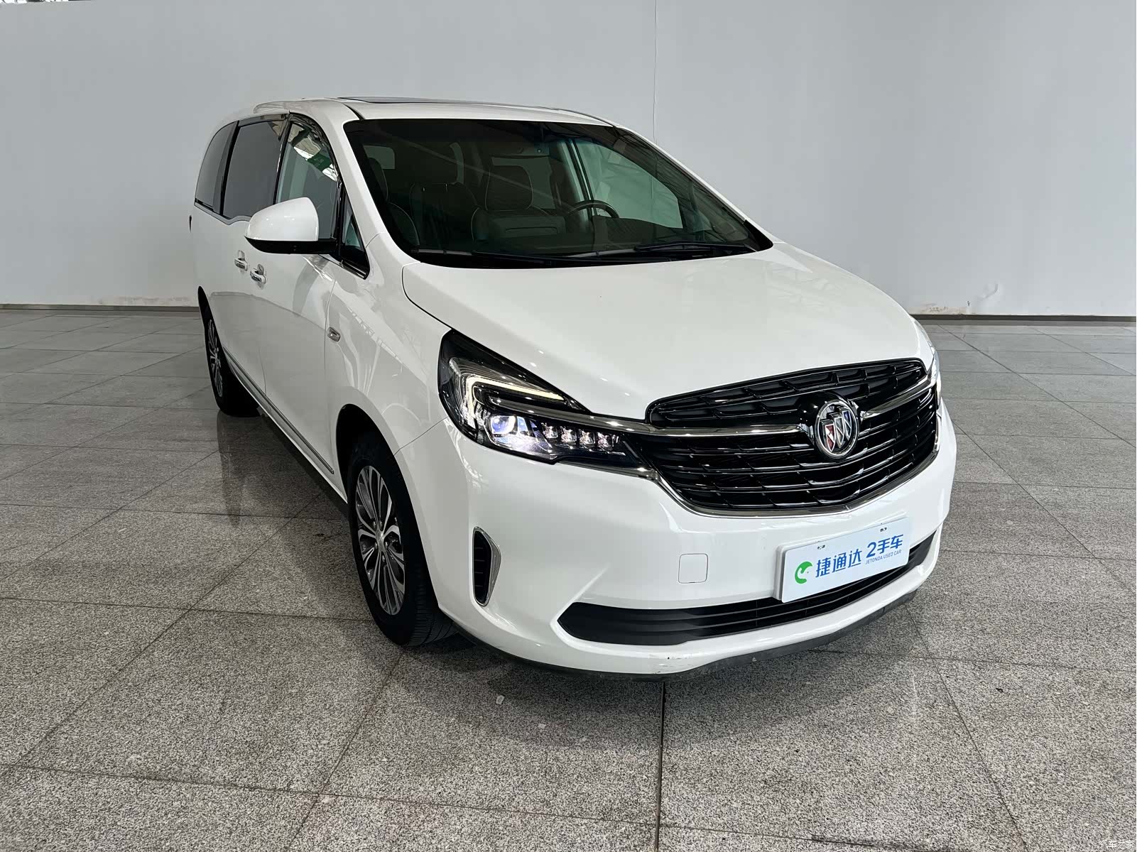 Buick GL8, 2022 3