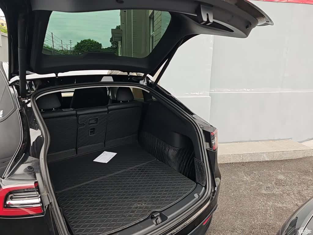 Tesla Model Y, 2022 19