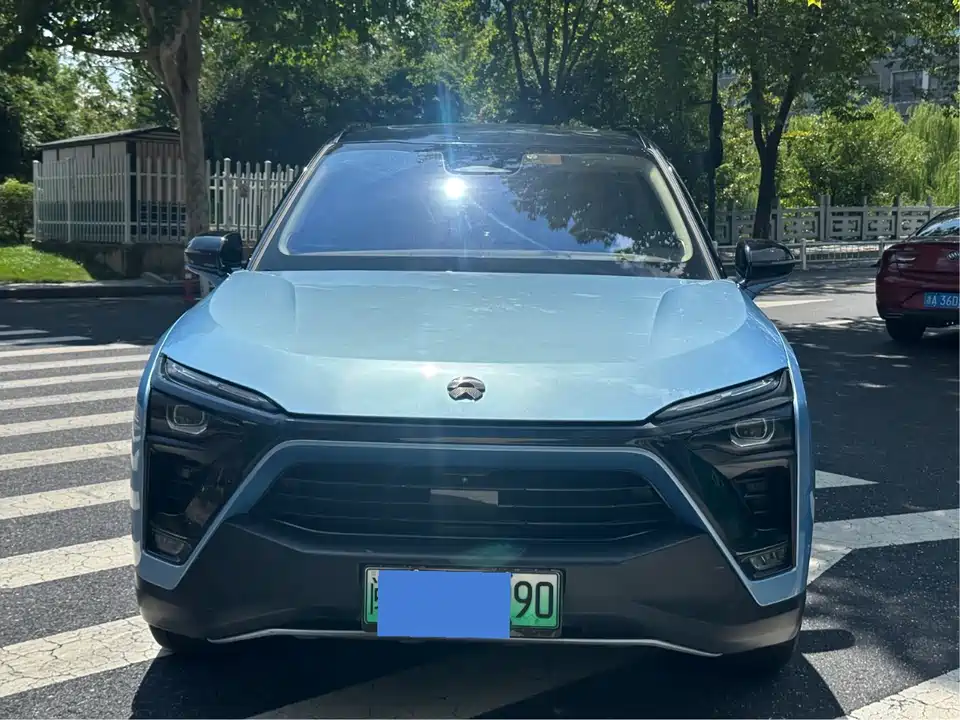 NIO ES8