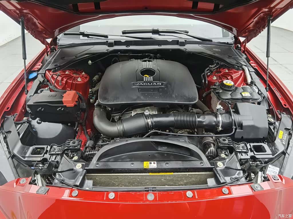 Jaguar XE, 2016 6