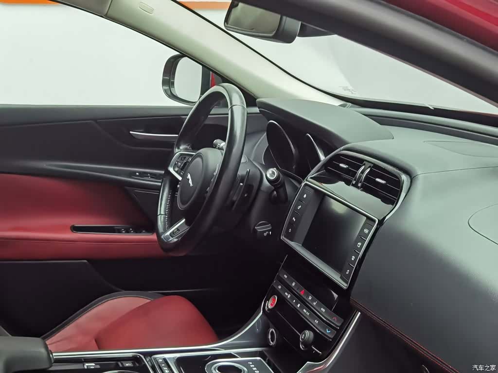 Jaguar XE, 2016 22
