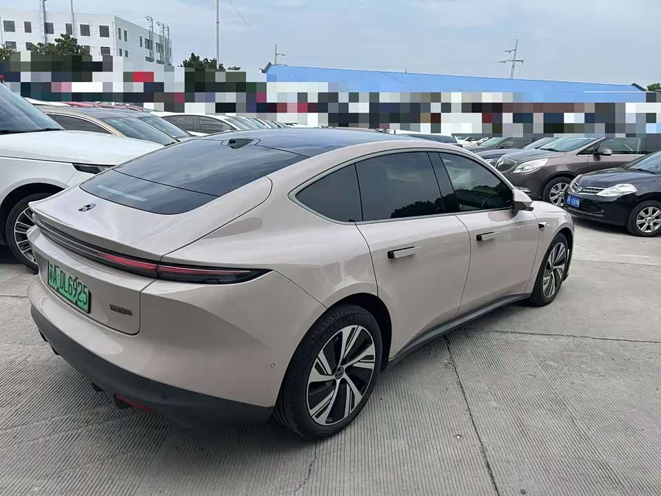 NIO ET5