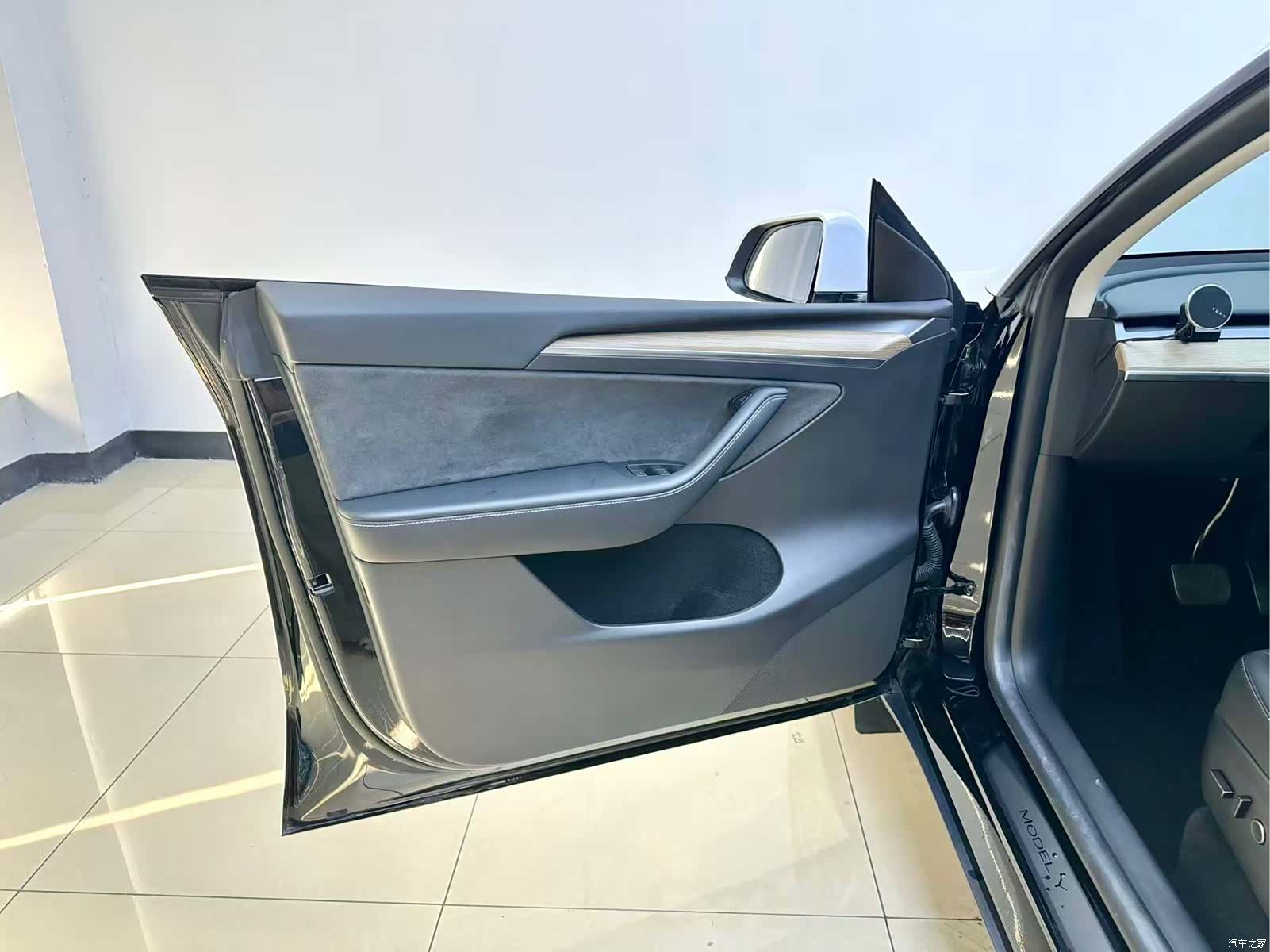 Tesla Model Y, 2023 18