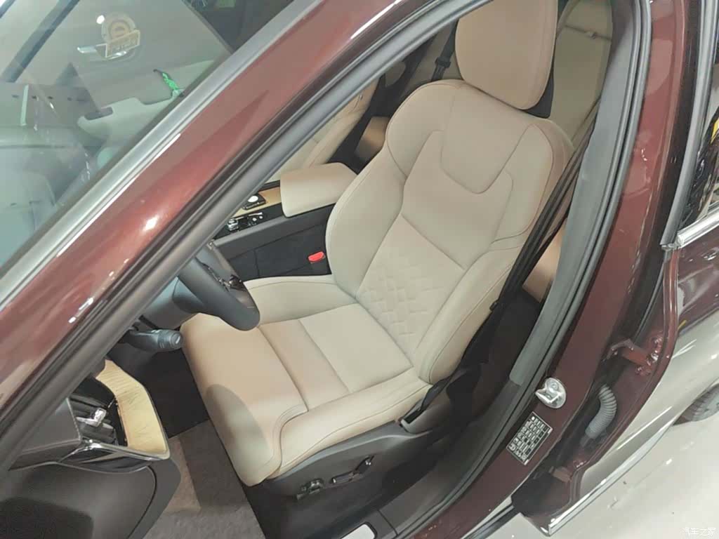 Volvo XC60, 2025 15