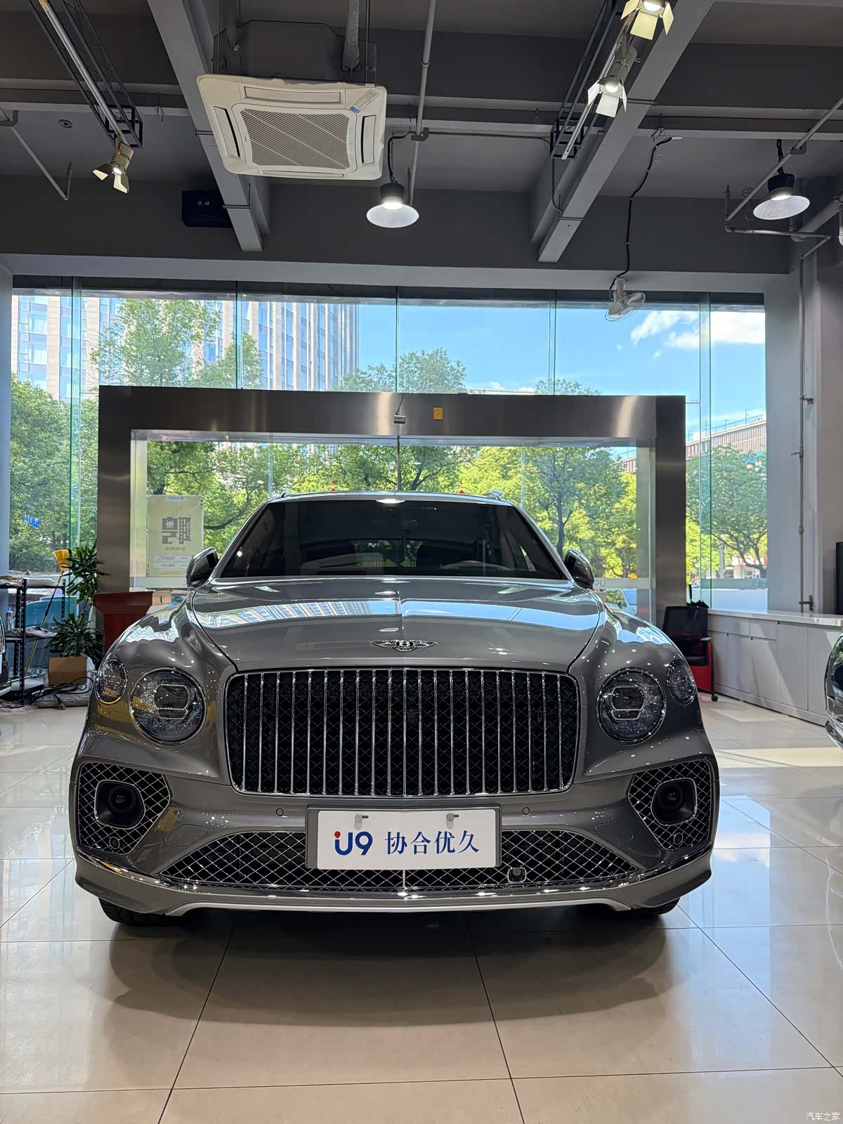 Bentley Bentayga, 2023 2