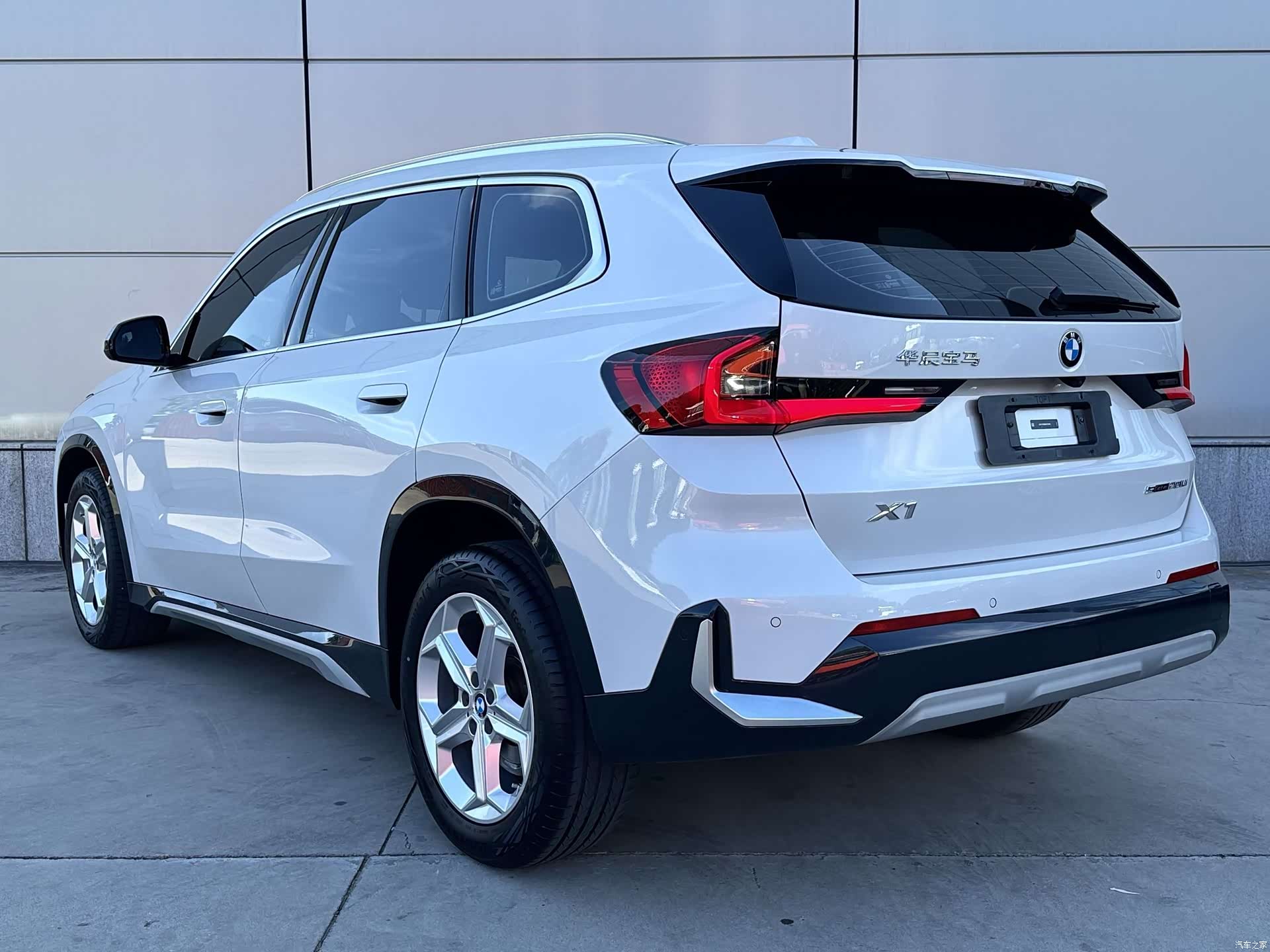 BMW X1, 2023 все фото