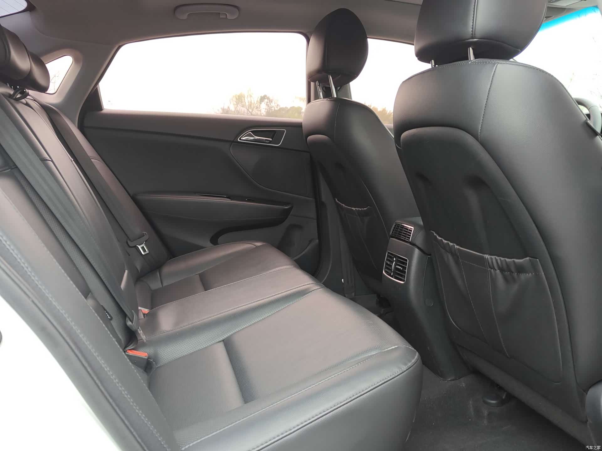 Hyundai DLX, 2016 13