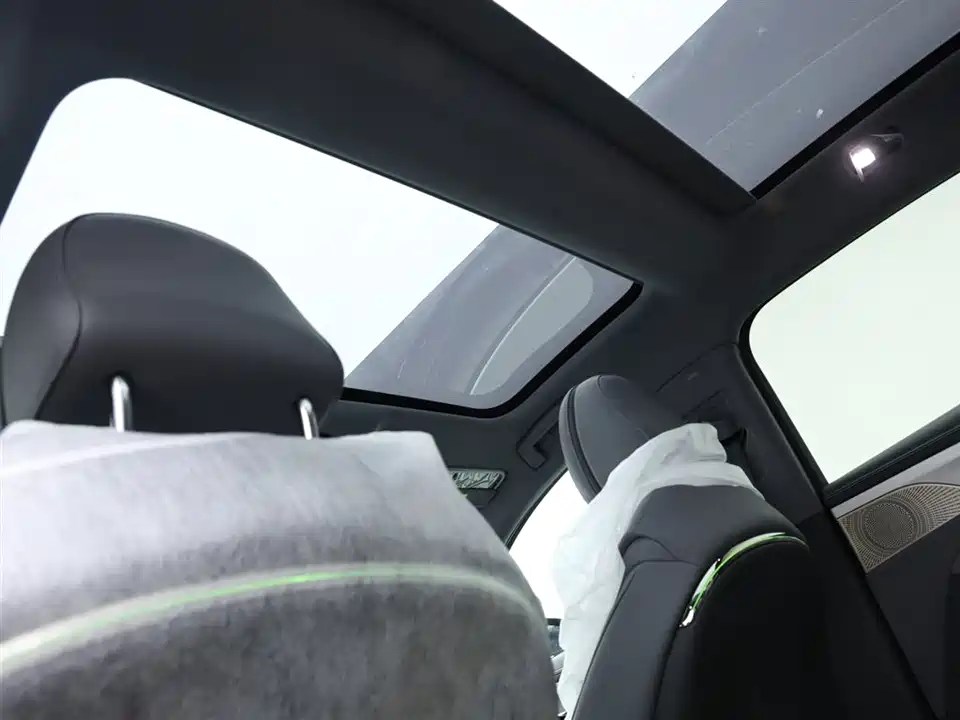 VOYAH Lantu chasing light