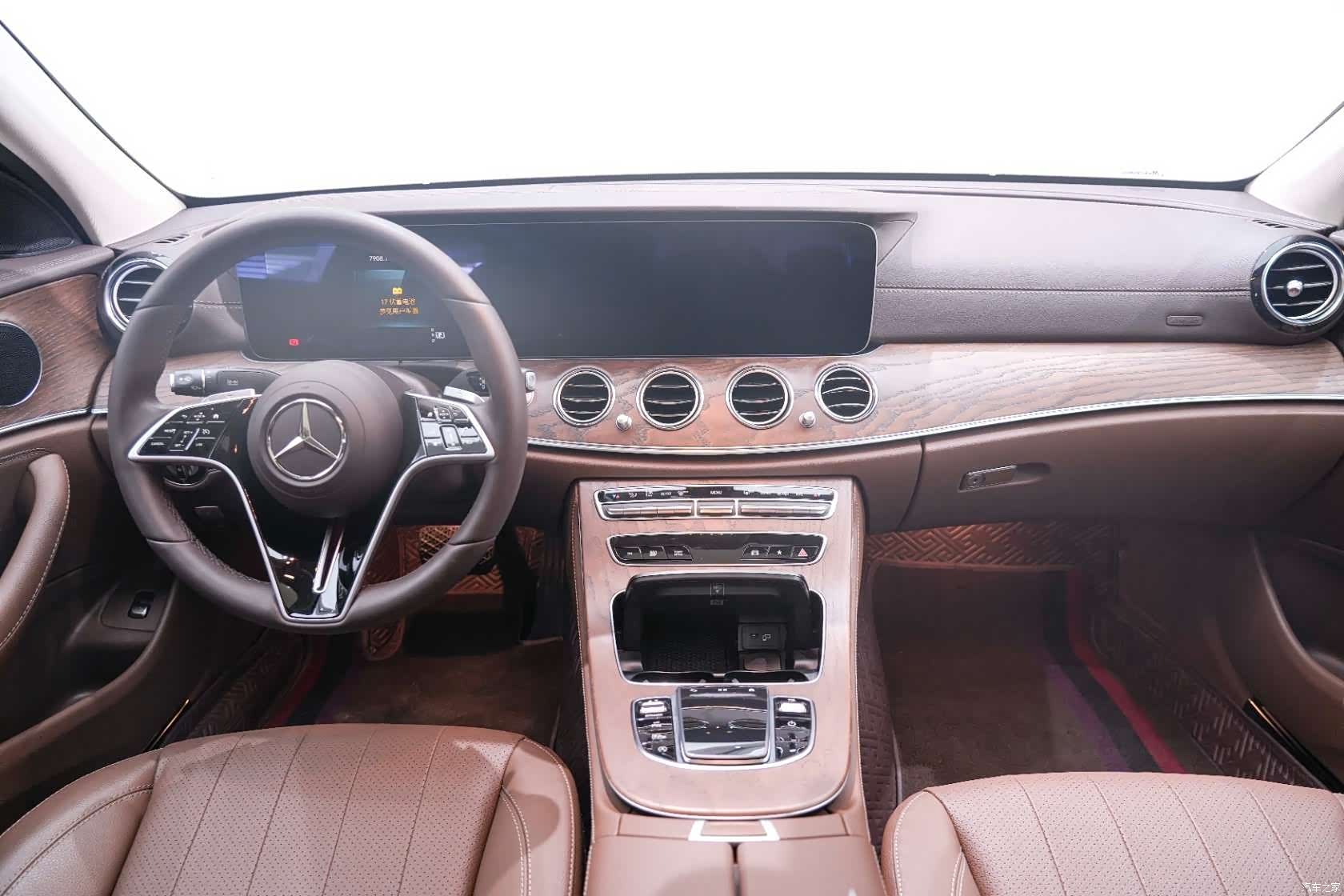 Mercedes-Benz E-Class, 2023 11