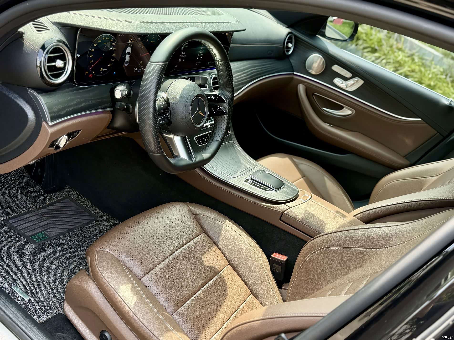Mercedes-Benz E-Class, 2022 10
