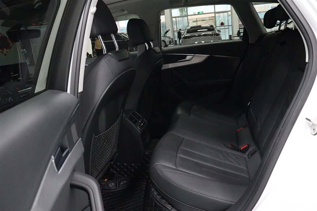 Audi A4, 2022 8