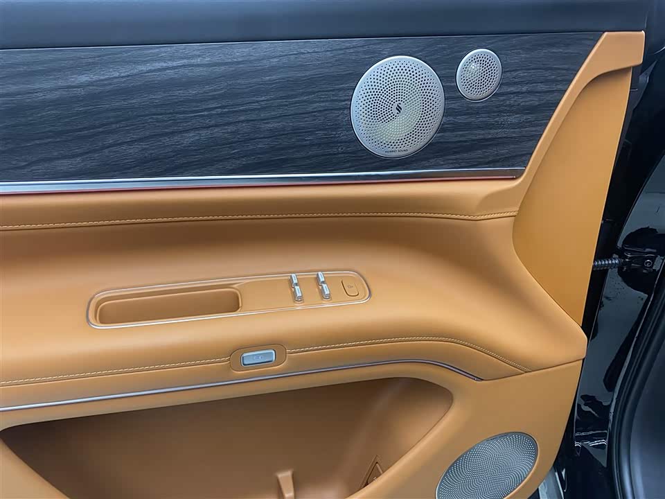 AITO Ask the world M9