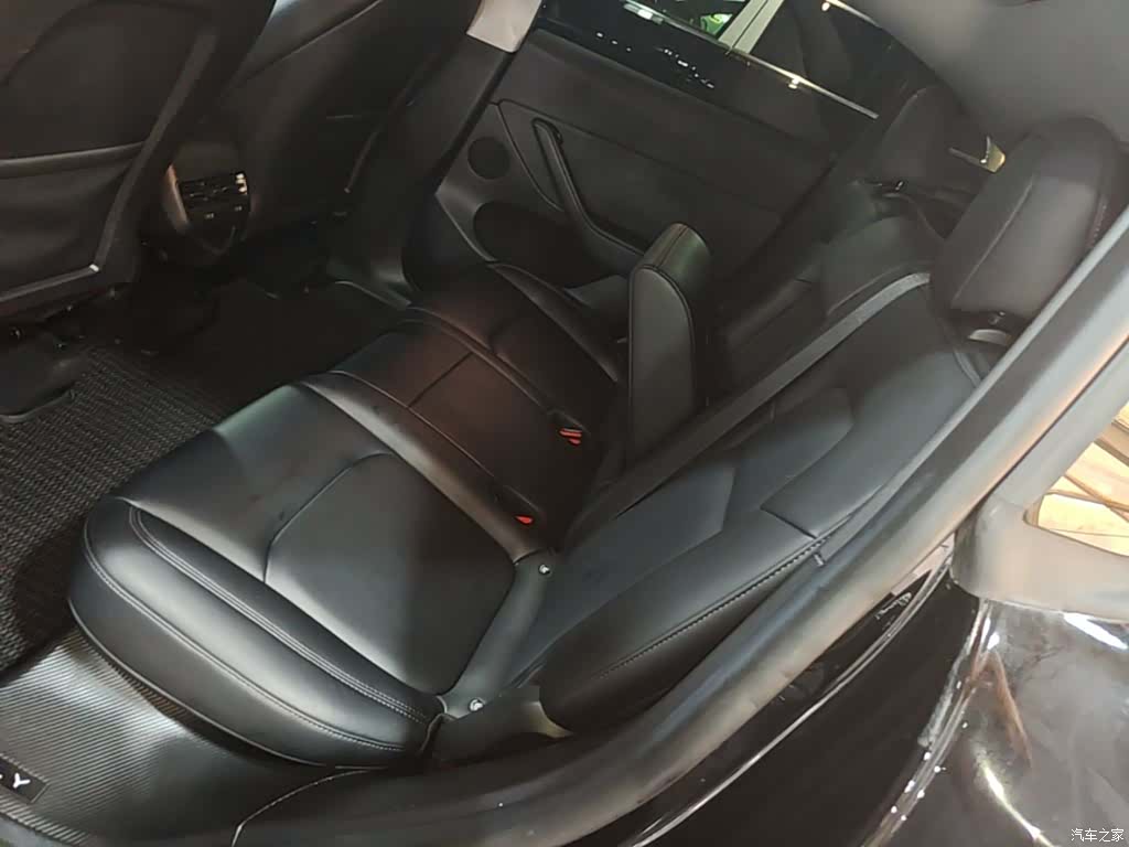 Tesla Model Y, 2023 17