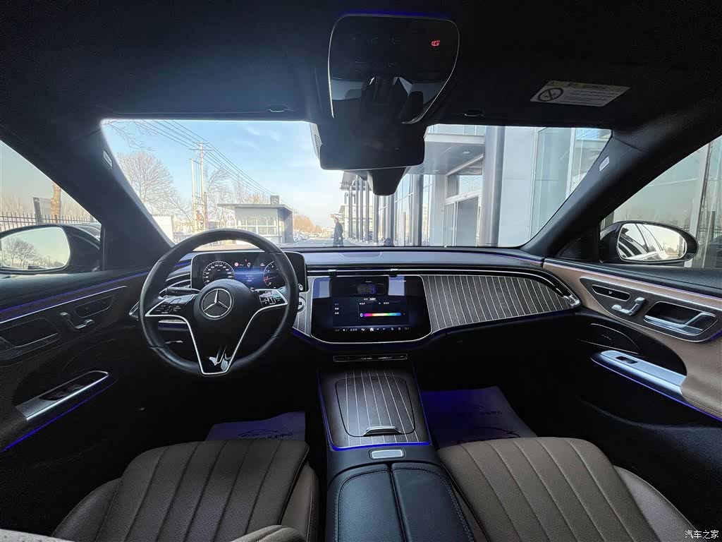 Mercedes-Benz E-Class, 2024 23