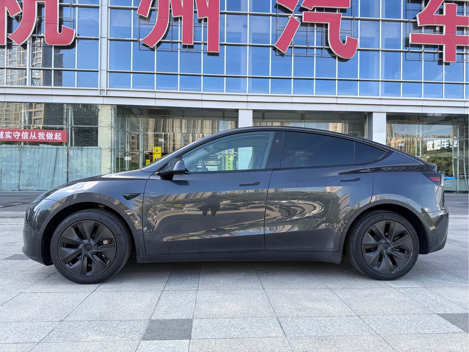 Tesla Model Y, 2024 3