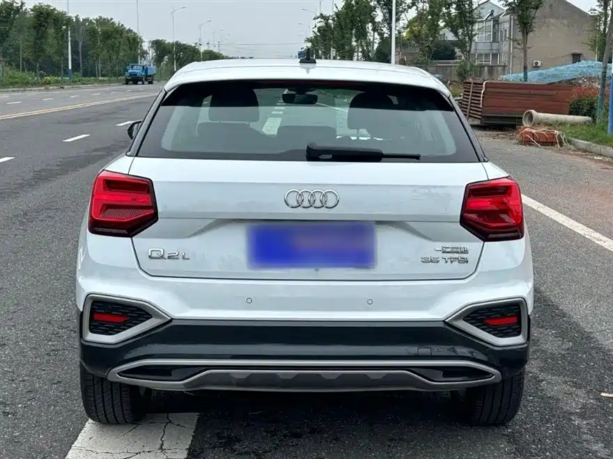Audi Q2L