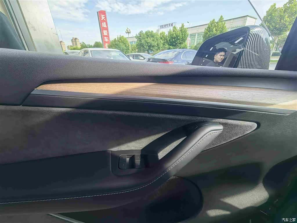 Tesla Model Y, 2023 10