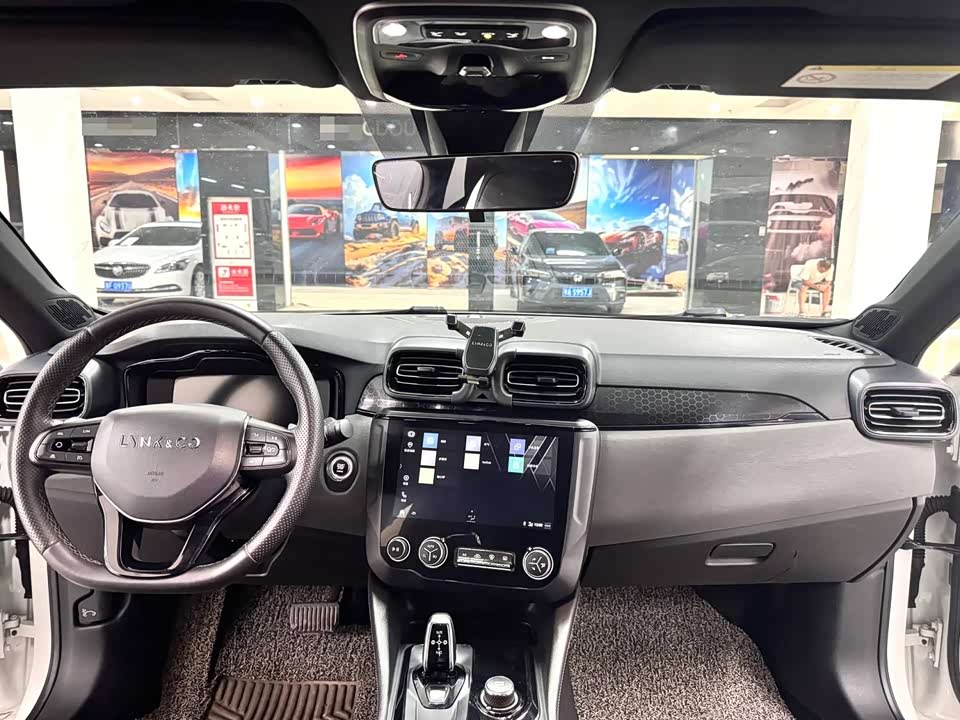 Lynk & Co 03