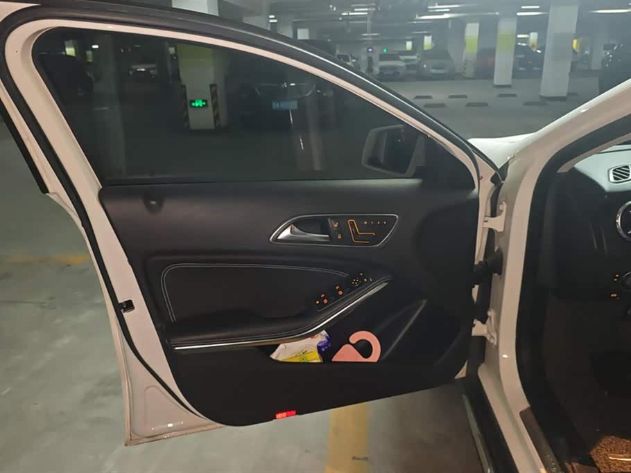 Mercedes-Benz GLA Mercedes-Benz GLA