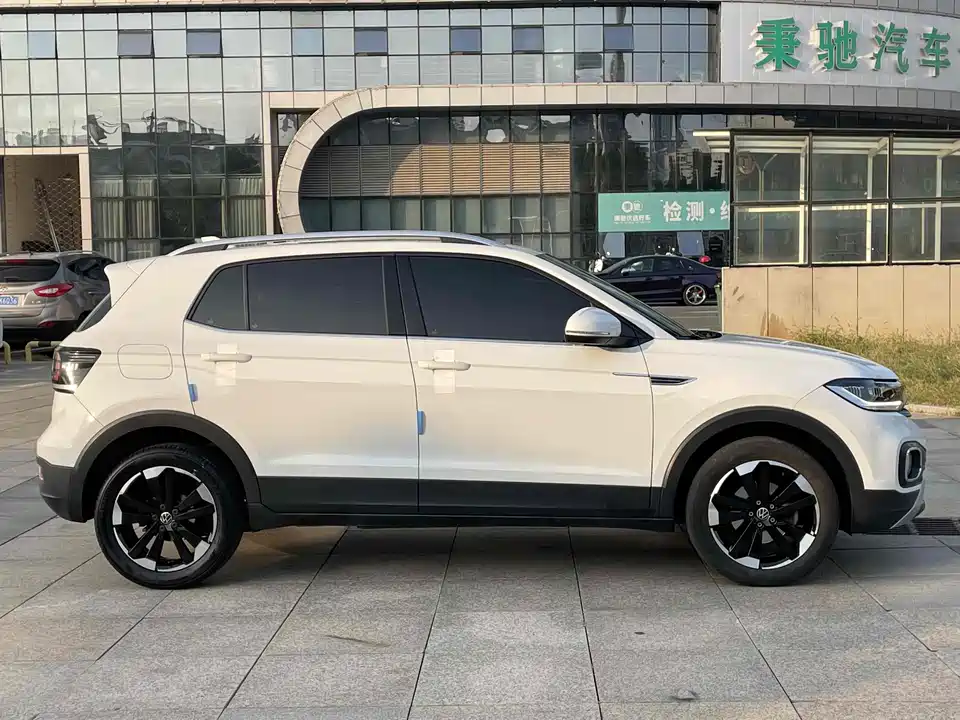 Volkswagen Exploring the shadow