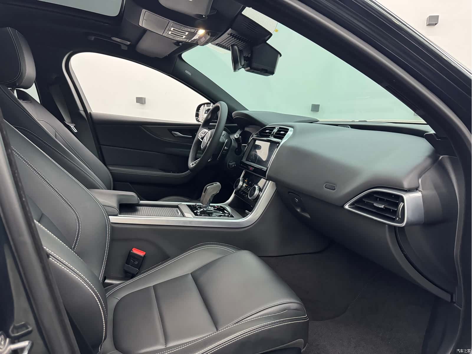 Land Rover XEL, 2023 10