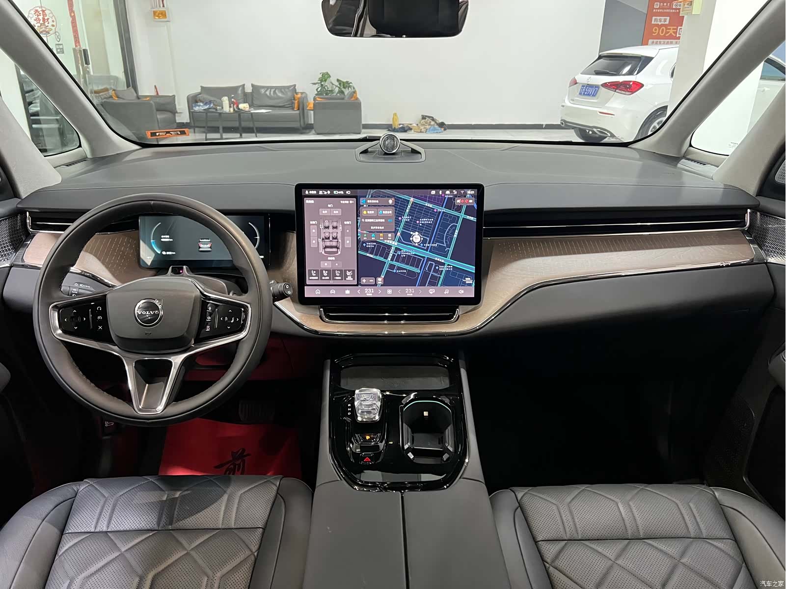 Volvo EM90, 2024 10
