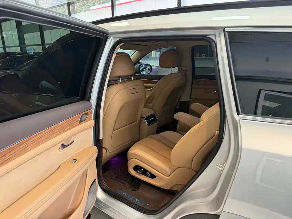 AITO Ask the world M7