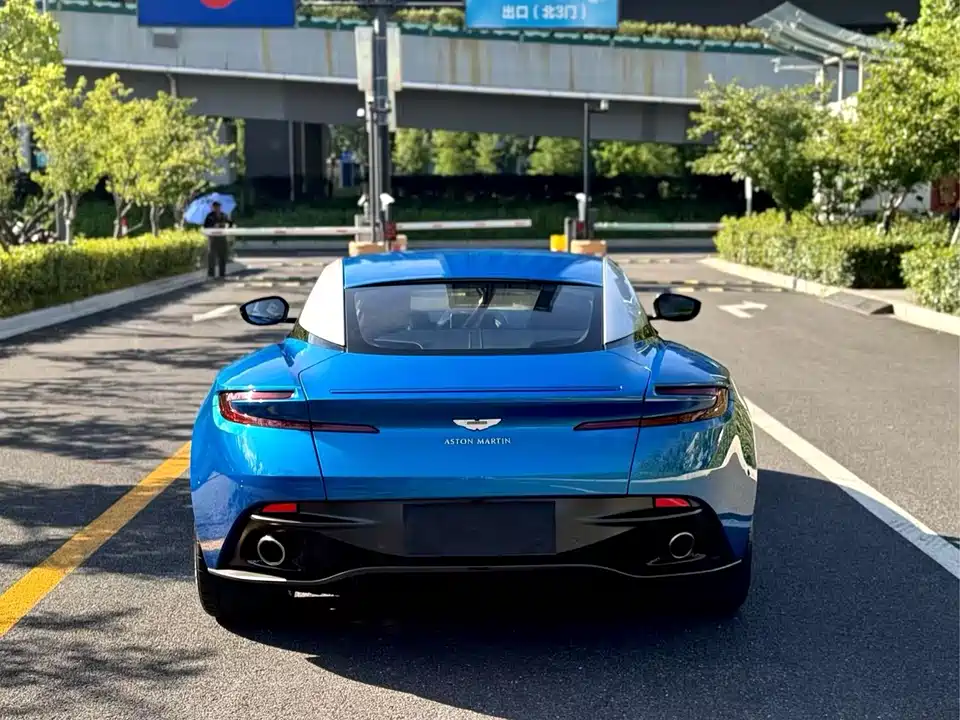 Aston Martin DB11
