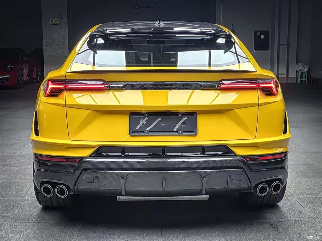 Lamborghini Urus, 2023 6