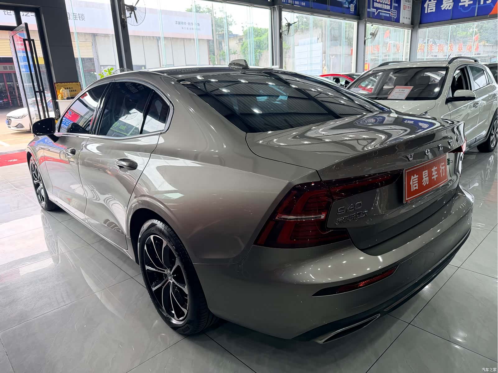 Volvo S60, 2022 все фото