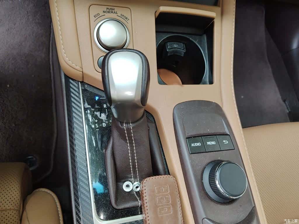 Lexus ES, 2016 7