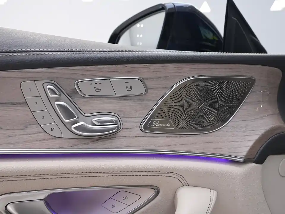 Mercedes-Benz CLS Mercedes-Benz CLS