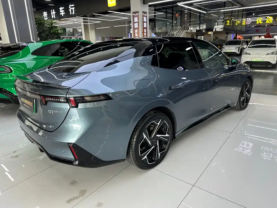 Lynk & Co 07 EM-P