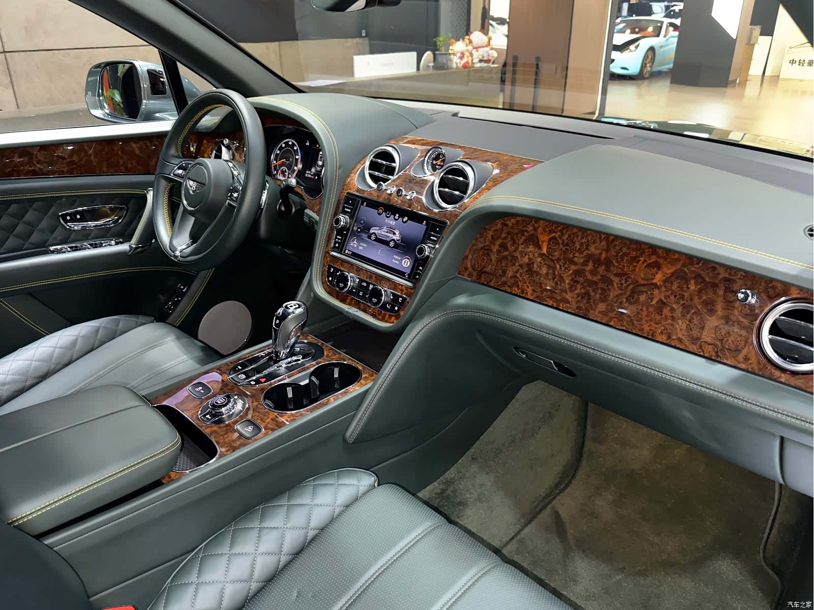 Bentley Bentayga, 2018 20