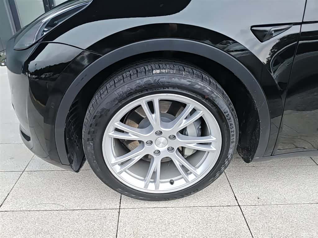 Tesla Model Y, 2023 23