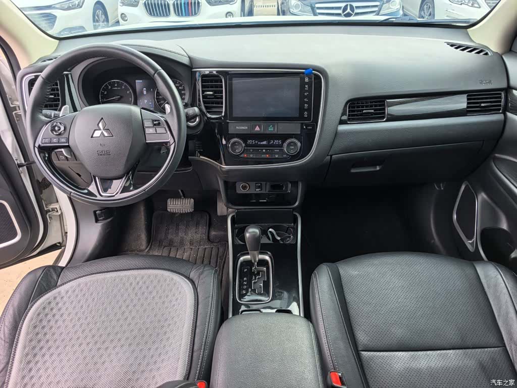 Mitsubishi Outlander, 2017 12