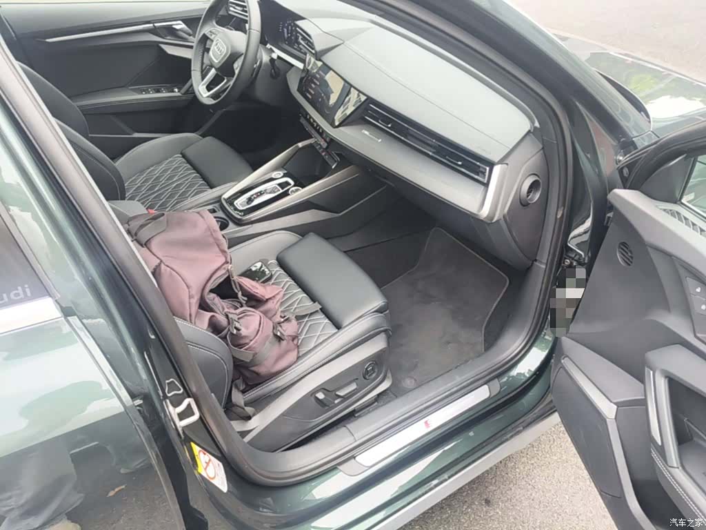Audi Flying Spur, 2025 11