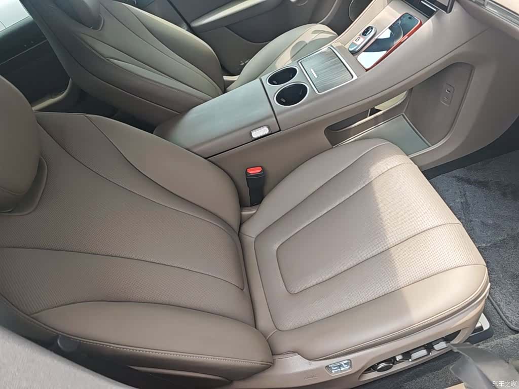 Luxeed R7, 2025 25