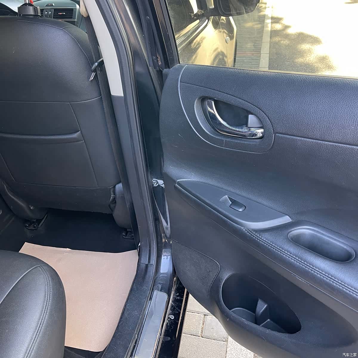 Nissan Tiida, 2012 17