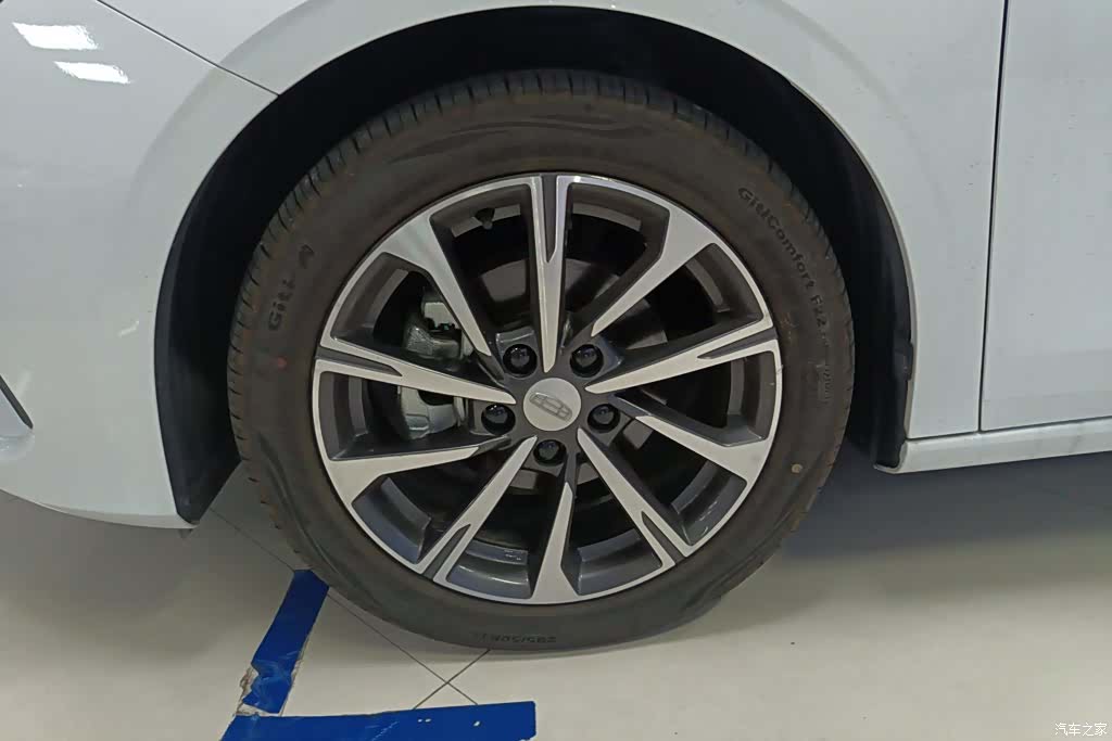 Geely Emgrand, 2025 6