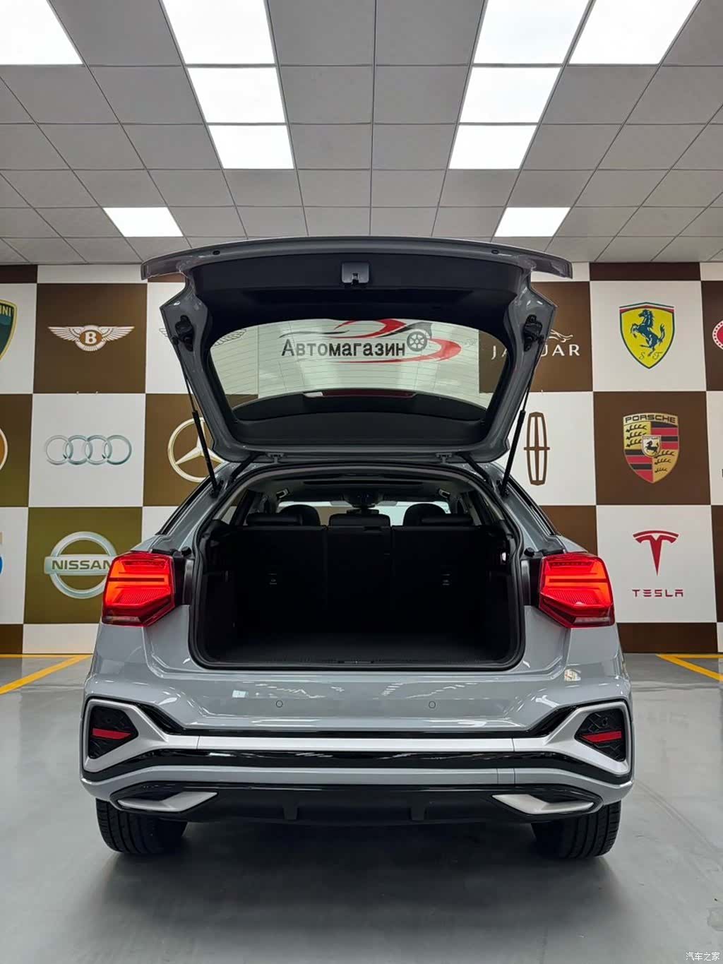 Audi Q2L, 2023 17