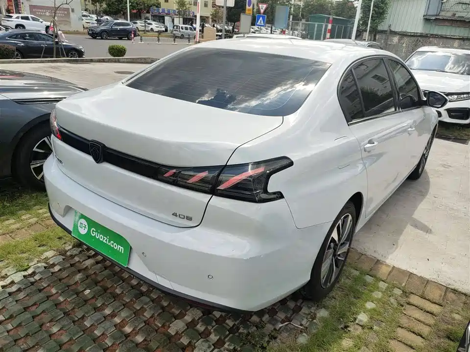 Peugeot 408