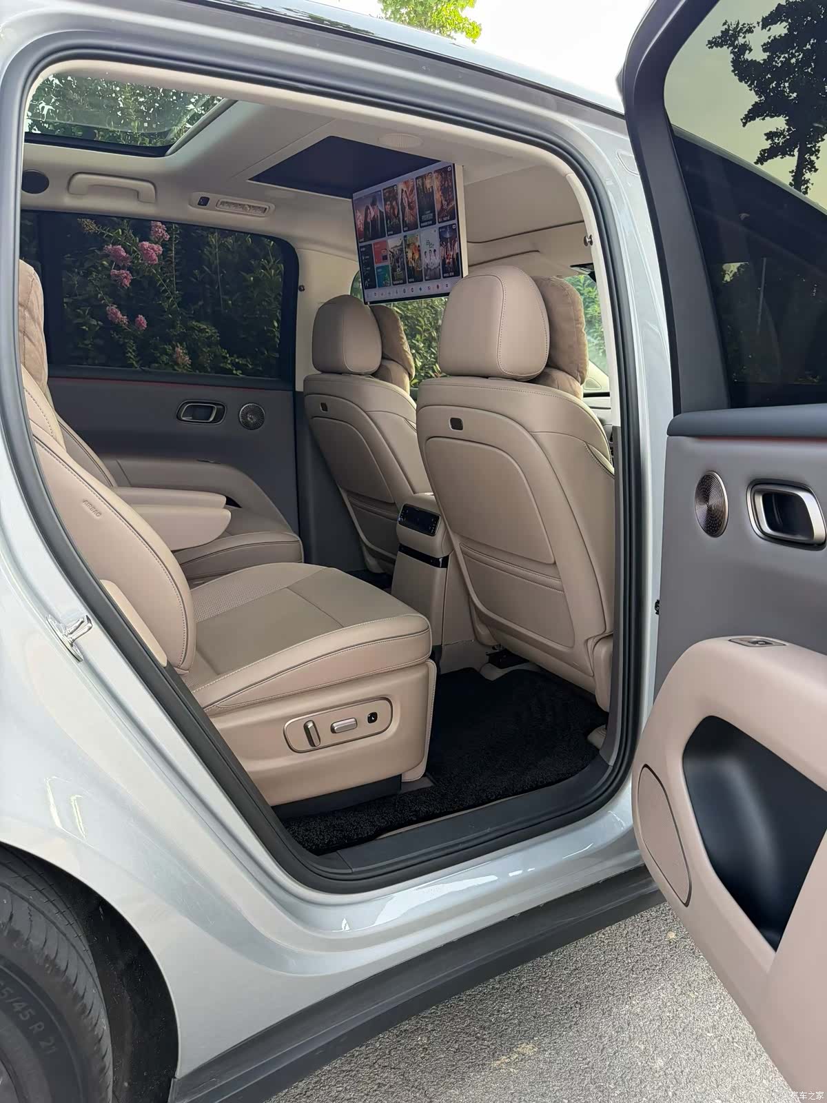 Li Auto i8, 2025 8