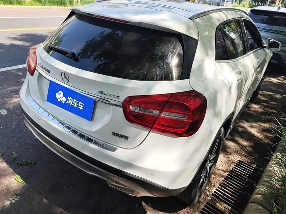 Mercedes-Benz GLA Mercedes-Benz GLA