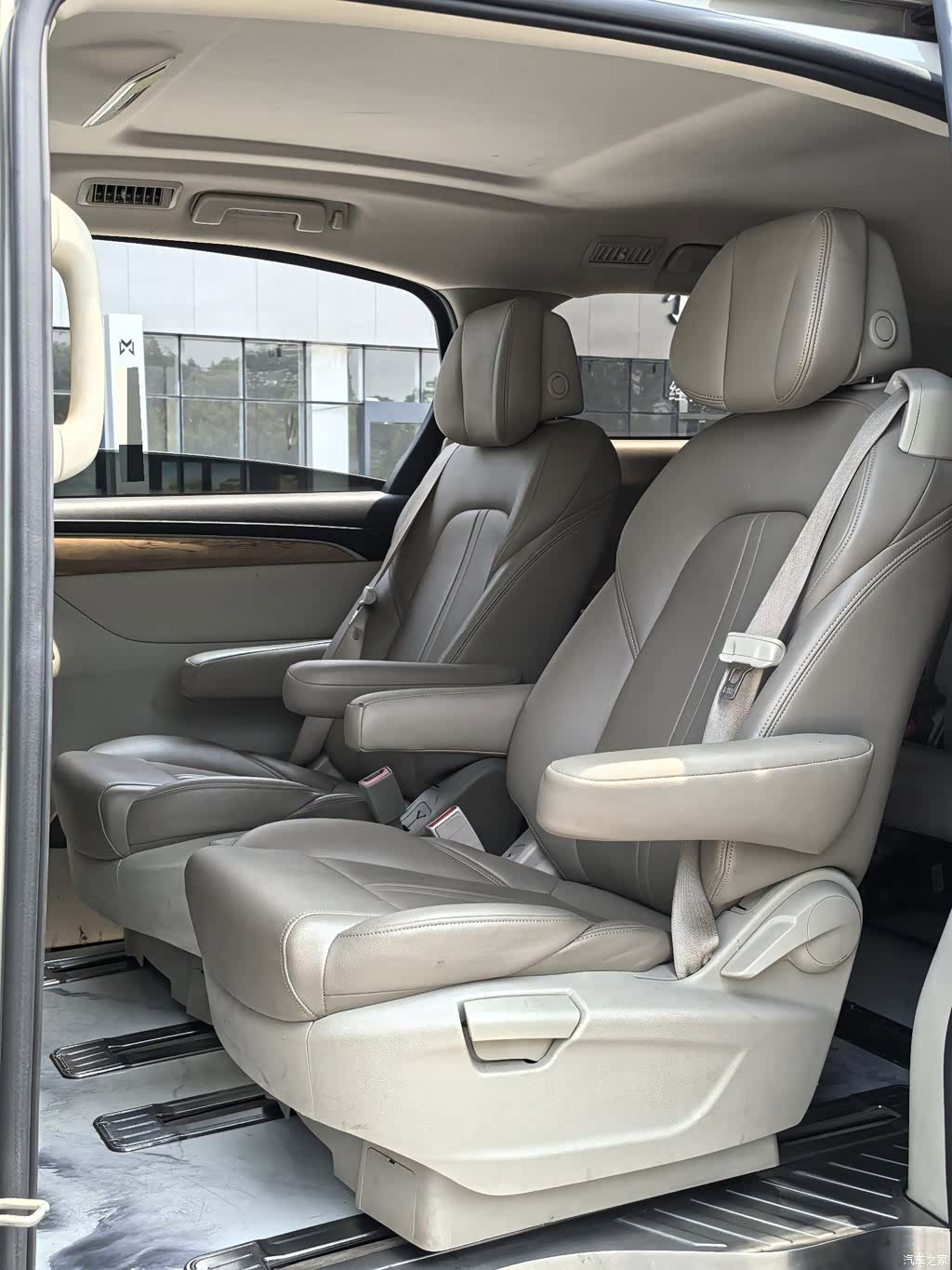 Buick GL8, 2019 4