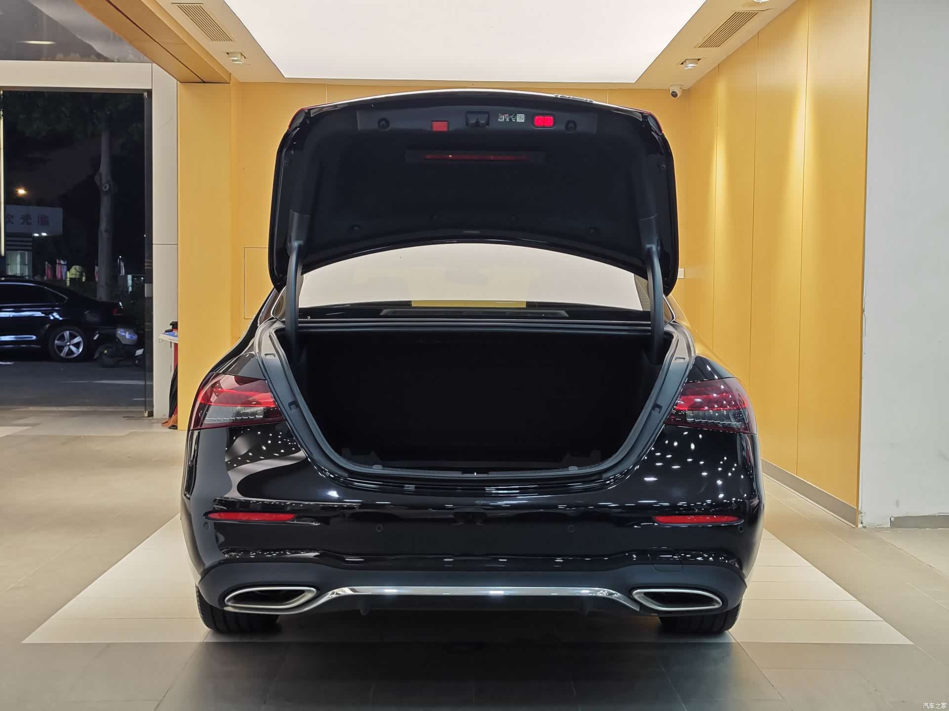 Mercedes-Benz E-Class, 2023 29