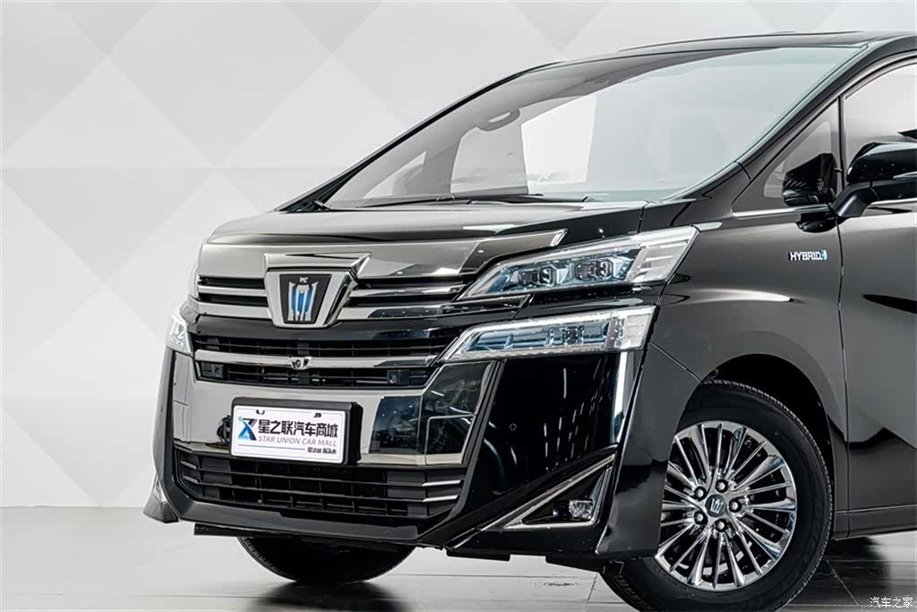 Toyota Vellfire, 2022 3