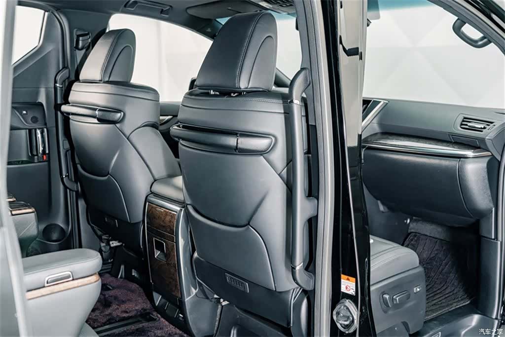 Toyota Vellfire, 2022 22