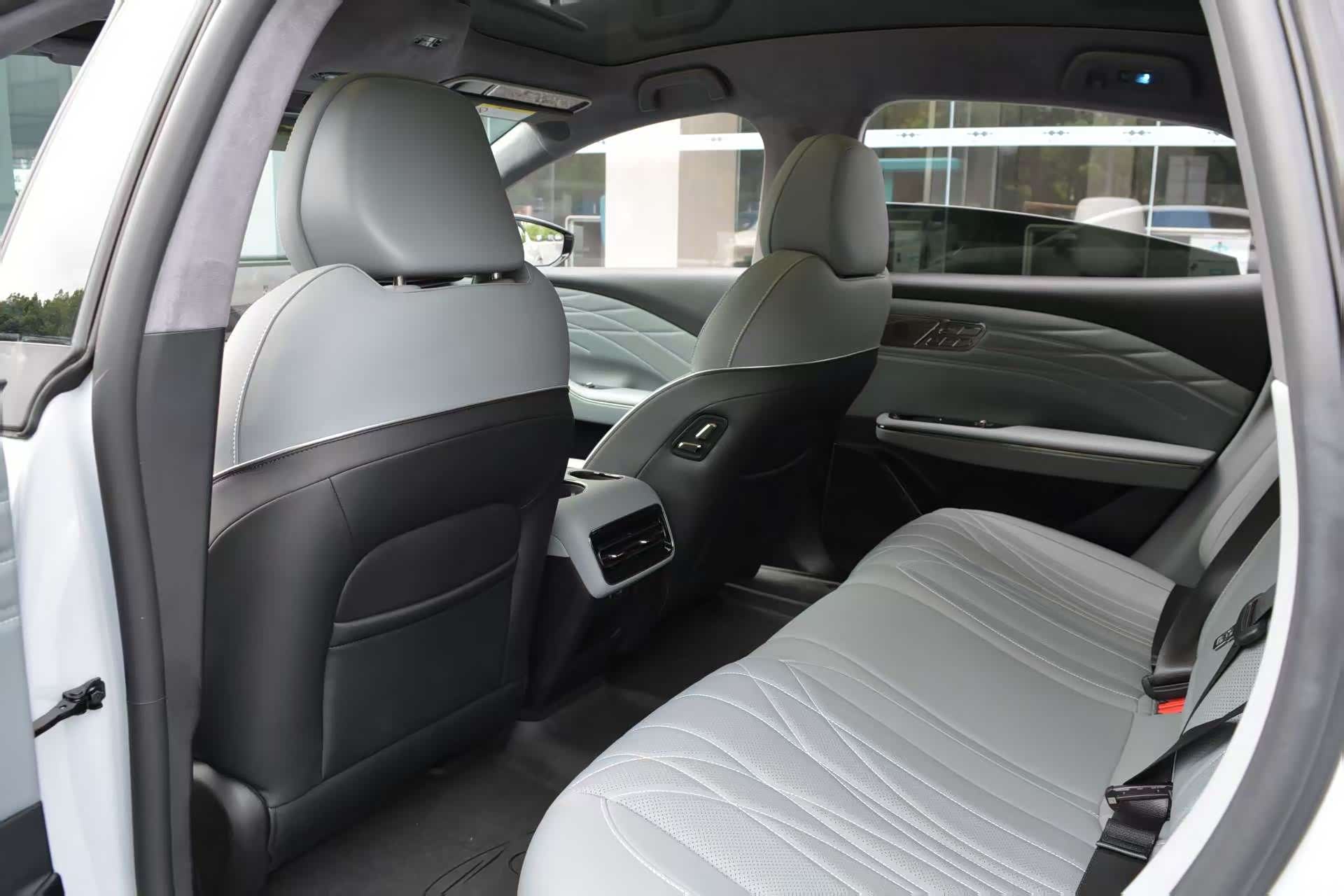 Geely E8, 2025 8