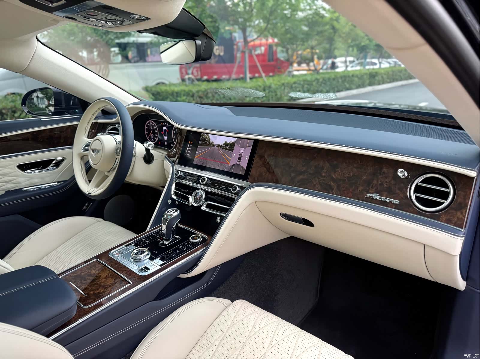 Bentley Flying Spur, 2023 6
